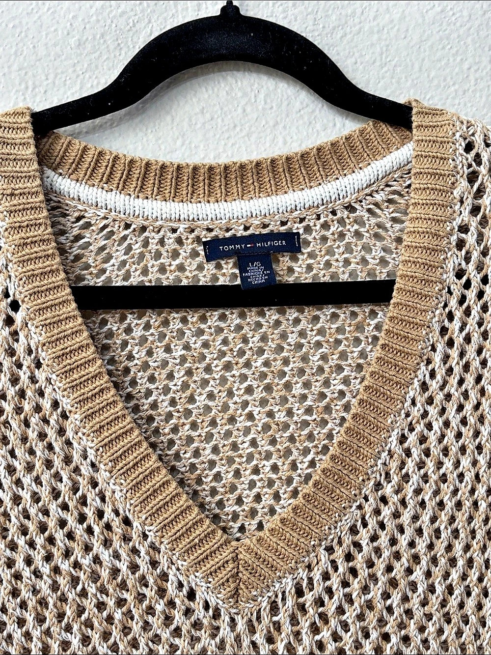 Tommy Hilfiger Open Knit V-Neck Sweater Beige & White Size Large - Picture 3 of 7